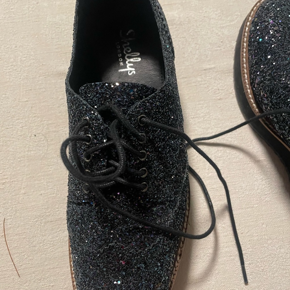 Shelly’s London size 9 midnight blue sparkle Oxford shoes